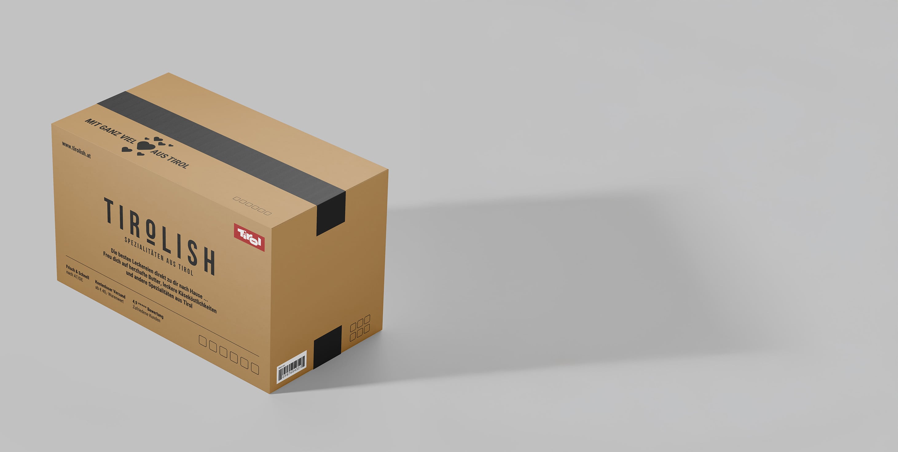 Karton mit Tirolish-Beschriftung und Tiroler Wappen als Versandverpackung.