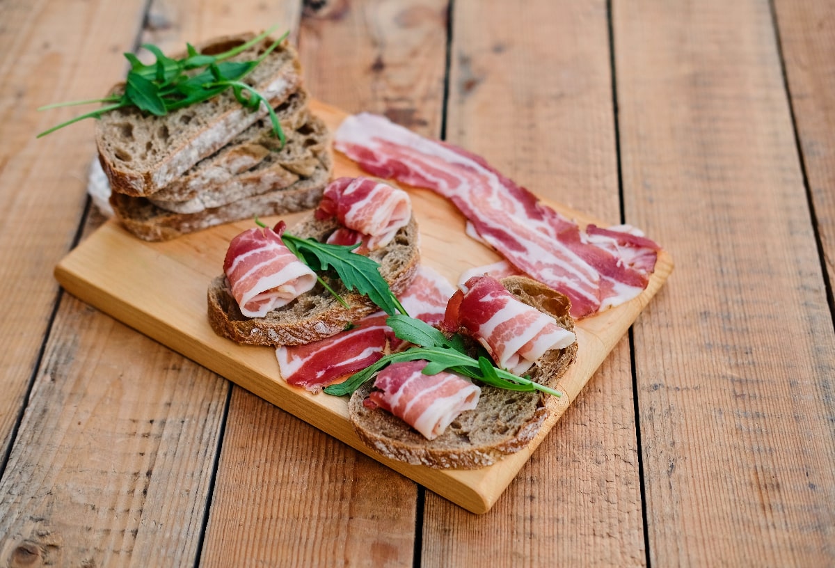 Brettljause mit Speck